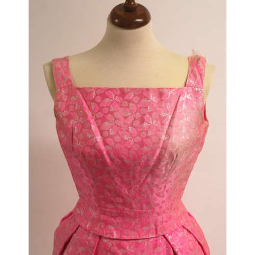 357 - DEBORAH KERR: A VINTAGE PINK SLEEVELESS COCKTAIL DRESS WITH SILVER FLORAL BROCADE