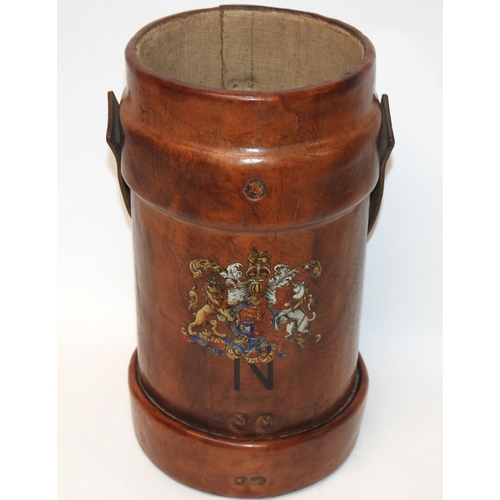 369 - A LATE 19TH/EARLY 20TH CENTURY LEATHER FIRE BUCKET