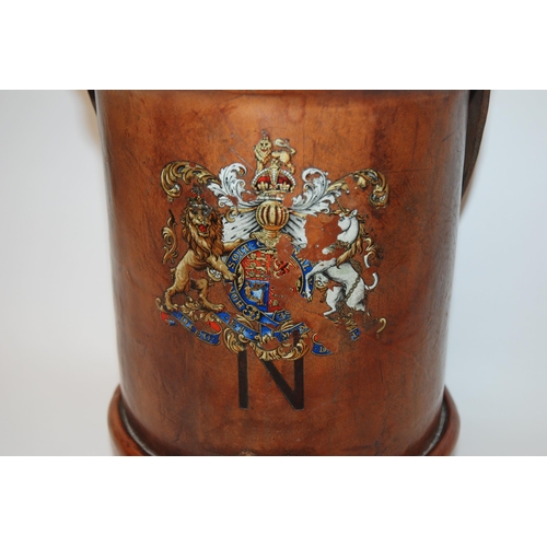 369 - A LATE 19TH/EARLY 20TH CENTURY LEATHER FIRE BUCKET