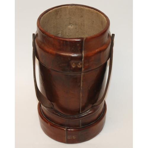 369 - A LATE 19TH/EARLY 20TH CENTURY LEATHER FIRE BUCKET