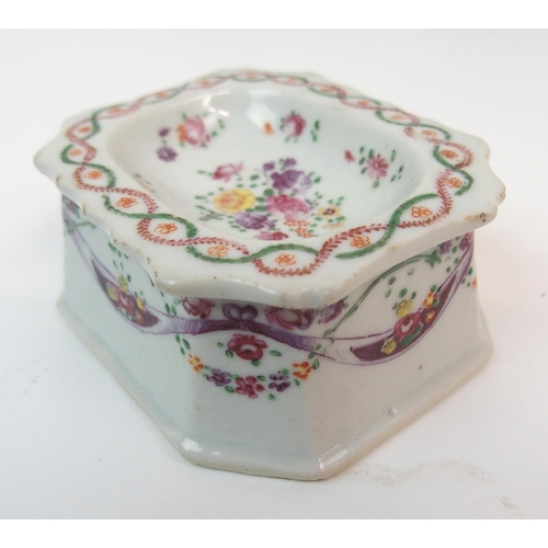 51 - A CHINESE EXPORT OCTAGONAL SALT CELLAR