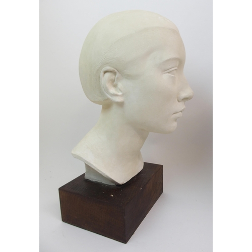 541 - A PLASTER BUST OF A WOMAN