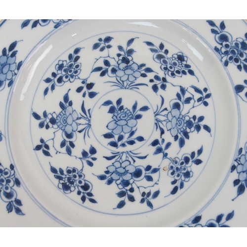 65 - A PAIR OF CHINESE EXPORT BLUE AND WHITE PLATES