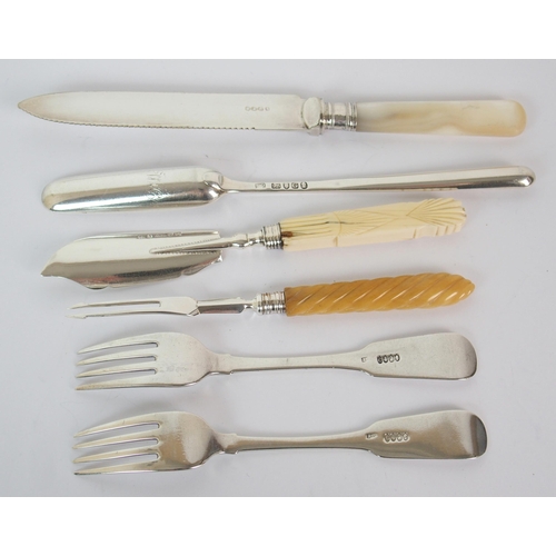 222 - A SET OF NINE RUSSIAN SILVER-HANDLED DINNER KNIVES