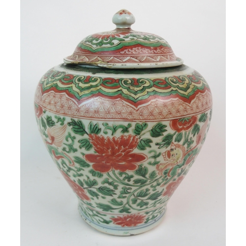 102 - A CHINESE TRANSITIONAL WUCAI VASE AND COVER