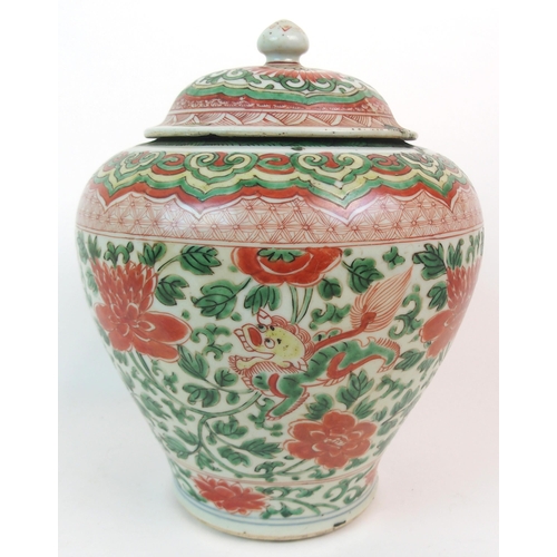 102 - A CHINESE TRANSITIONAL WUCAI VASE AND COVER