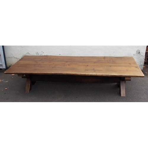 1121 - A NIGEL GRIFFITHS LARGE FIVE PLANK OAK DINING TABLE