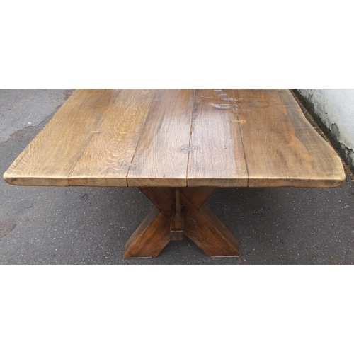 1121 - A NIGEL GRIFFITHS LARGE FIVE PLANK OAK DINING TABLE