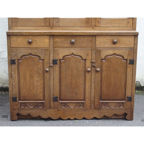 1123 - A PAIR OF NIGEL GRIFFITHS OAK BOOKCASES