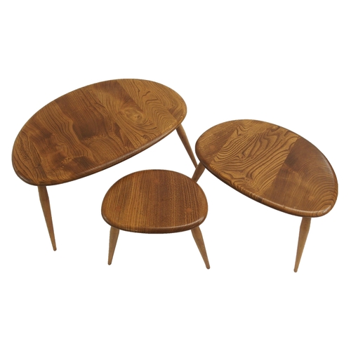 1130 - A NEST OF THREE LIGHT ELM ERCOL PEBBLE TABLES