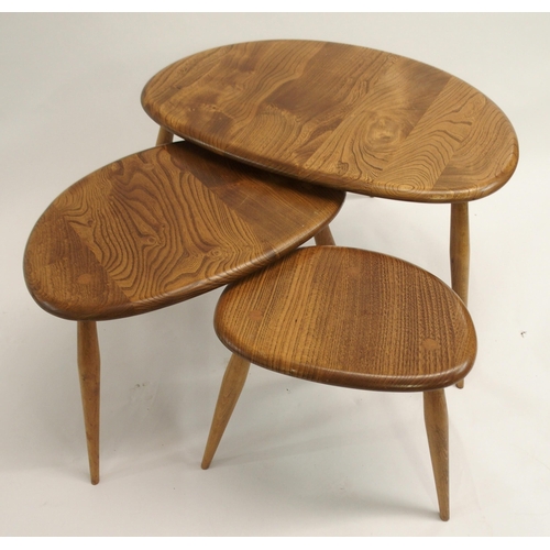 1130 - A NEST OF THREE LIGHT ELM ERCOL PEBBLE TABLES