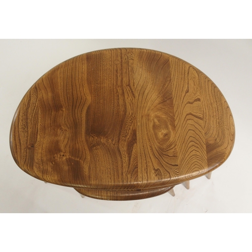 1130 - A NEST OF THREE LIGHT ELM ERCOL PEBBLE TABLES