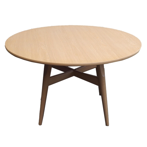 1134 - A GETAMA OAK CIRCULAR DINING TABLE WITH A CROSS FRAME