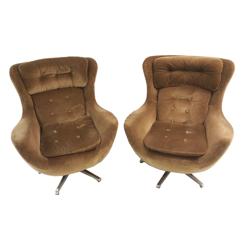 1139 - A PAIR OF VONO MID-CENTURY SWIVEL AND TILT ARMCHAIRS