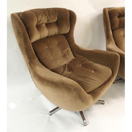 1139 - A PAIR OF VONO MID-CENTURY SWIVEL AND TILT ARMCHAIRS