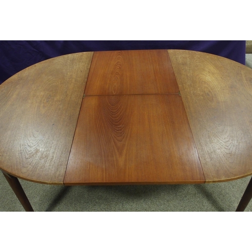 1147 - A MID-CENTURY HANS OLSEN FOR FREM ROJLE TEAK EXTENDING DINING TABLE