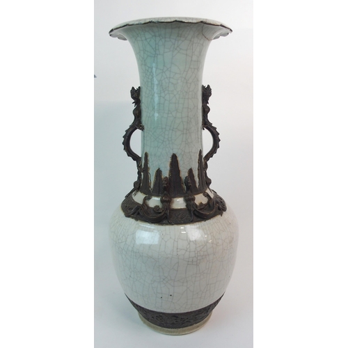 142 - A CHINESE CRACKLEWARE VASE