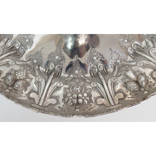 158 - A VICTORIAN SILVER EPERGNE