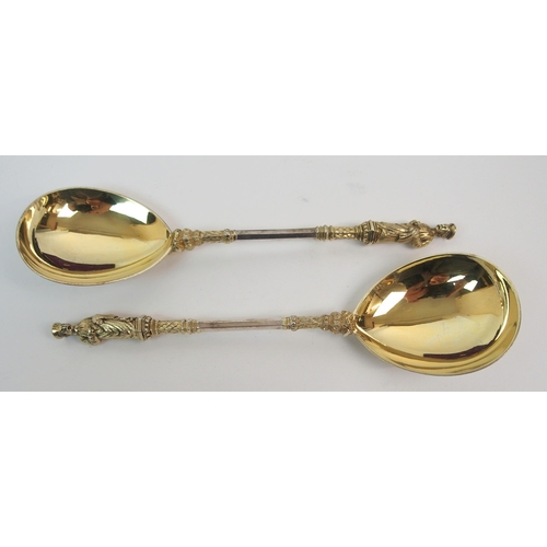 179 - A CASED SET OF SIX VICTORIAN SILVER GILT APOSTLE SERVING SPOONS WITH A STRAINING SPOON