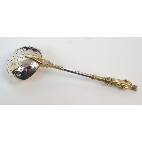 179 - A CASED SET OF SIX VICTORIAN SILVER GILT APOSTLE SERVING SPOONS WITH A STRAINING SPOON