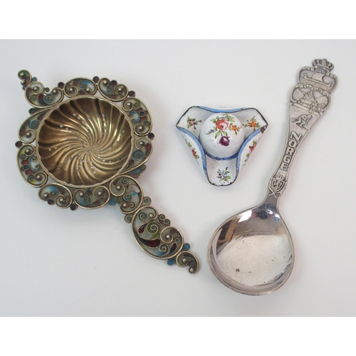 183 - A CONTINENTAL WHITE METAL AND ENAMEL TEA STRAINER