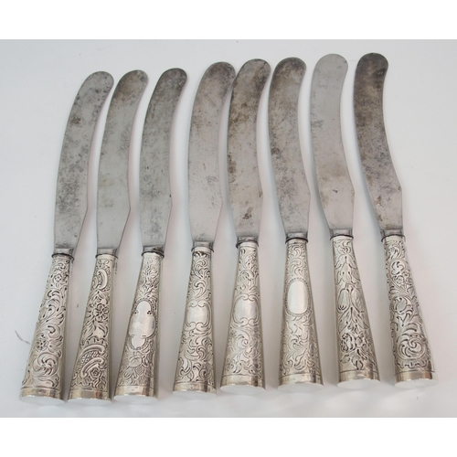 192 - A SET OF EIGHT VICTORIAN SILVER HANDLED STEEL BLADED DINNER KNIVES