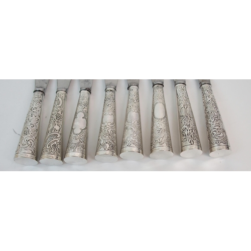 192 - A SET OF EIGHT VICTORIAN SILVER HANDLED STEEL BLADED DINNER KNIVES