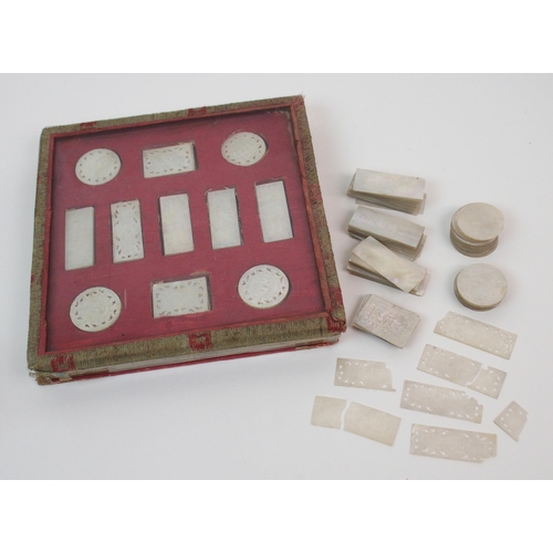 25 - A QUANTITY OF CHINESE MOTHER OF PEARL GAME COUNTERS