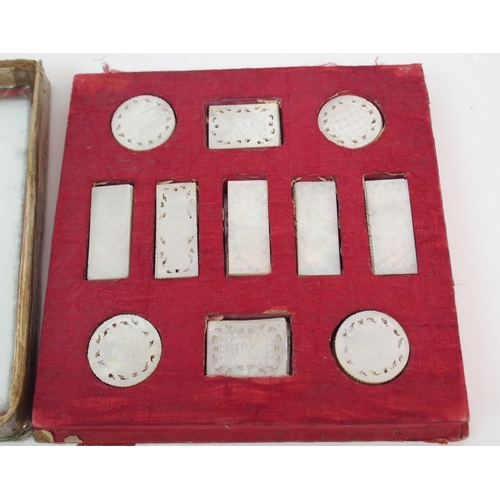 25 - A QUANTITY OF CHINESE MOTHER OF PEARL GAME COUNTERS