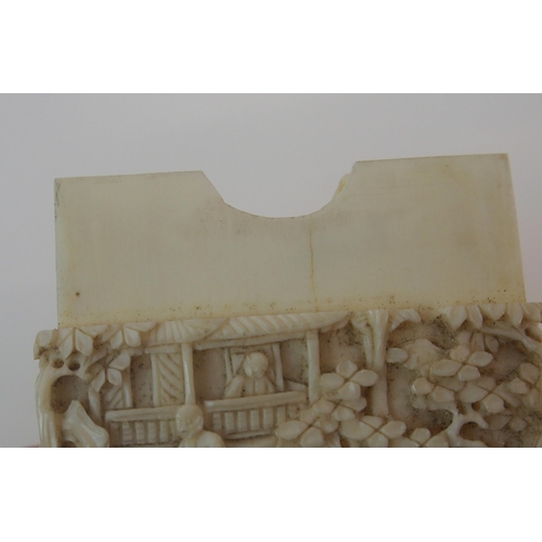 32 - A CANTONESE IVORY CARD CASE