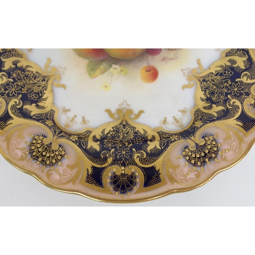 556 - A PAIR OF ROYAL WORCESTER CABINET PLATES