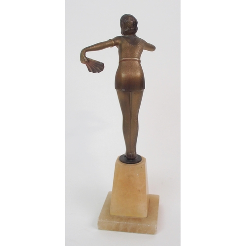 559 - AN ART DECO FIGURE OF A GIRL