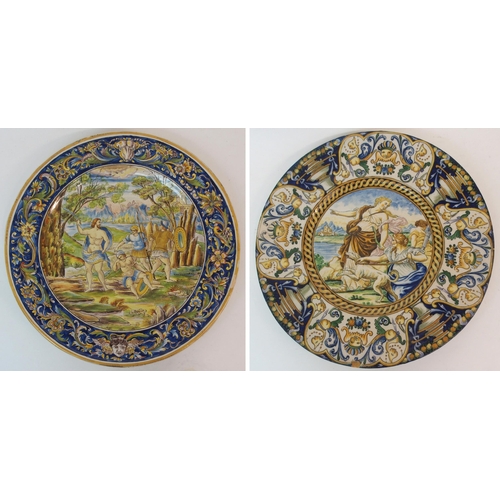 596 - A LARGE ITALIAN MAJOLICA CHARGER