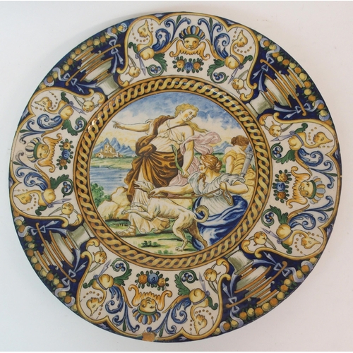 596 - A LARGE ITALIAN MAJOLICA CHARGER