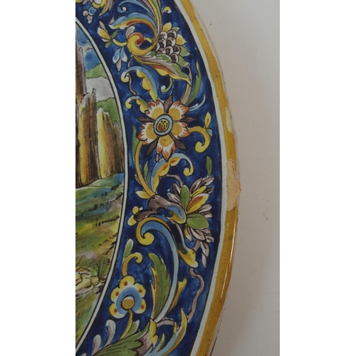 596 - A LARGE ITALIAN MAJOLICA CHARGER