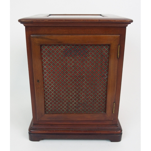 606 - A VICTORIAN MAHOGANY MANTLE CLOCK