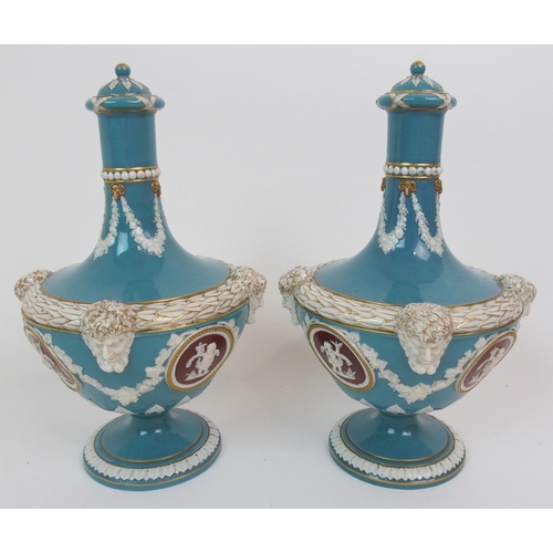 610 - A PAIR OF WEDGWOOD TRI-COLOUR 'BARBER BOTTLE VASES'