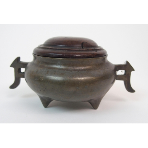 86 - A CHINESE BRONZE TWO-HANDLED CENSER AND HARDWOOD COVER