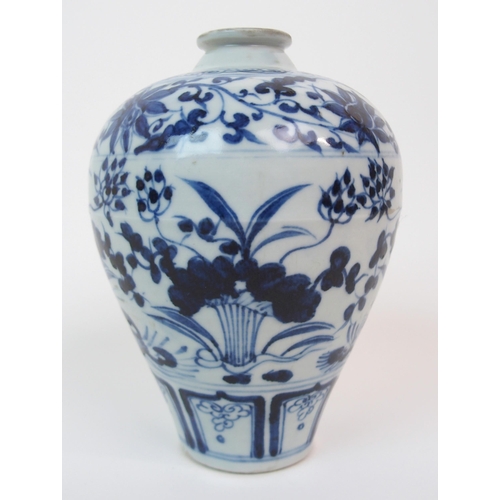 88 - A CHINESE BLUE AND WHITE BALUSTER VASE