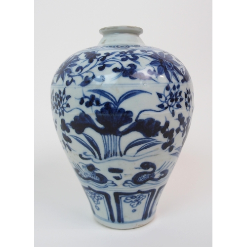 88 - A CHINESE BLUE AND WHITE BALUSTER VASE