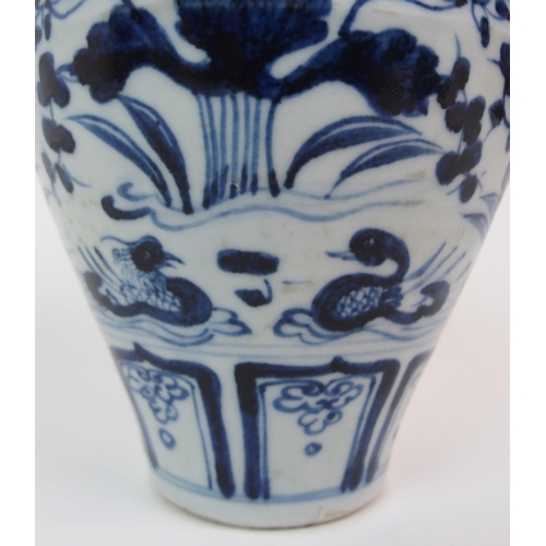 88 - A CHINESE BLUE AND WHITE BALUSTER VASE