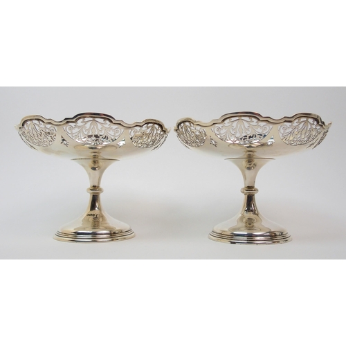 156 - A pair of silver comports