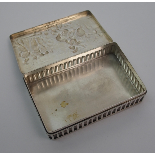 158 - A silver snuff box