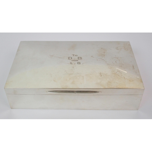 195 - A silver cigarette box