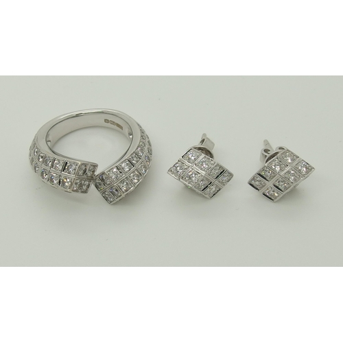 625 - An Eric Smith diamond ring with matching earrings