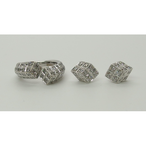 625 - An Eric Smith diamond ring with matching earrings