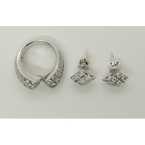 625 - An Eric Smith diamond ring with matching earrings