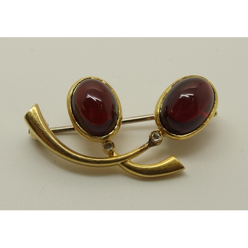 638 - A Russian garnet and diamond brooch