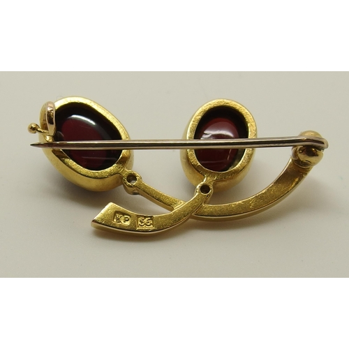 638 - A Russian garnet and diamond brooch