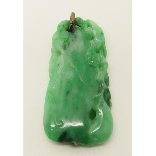 642 - A Chinese green hardstone pendant